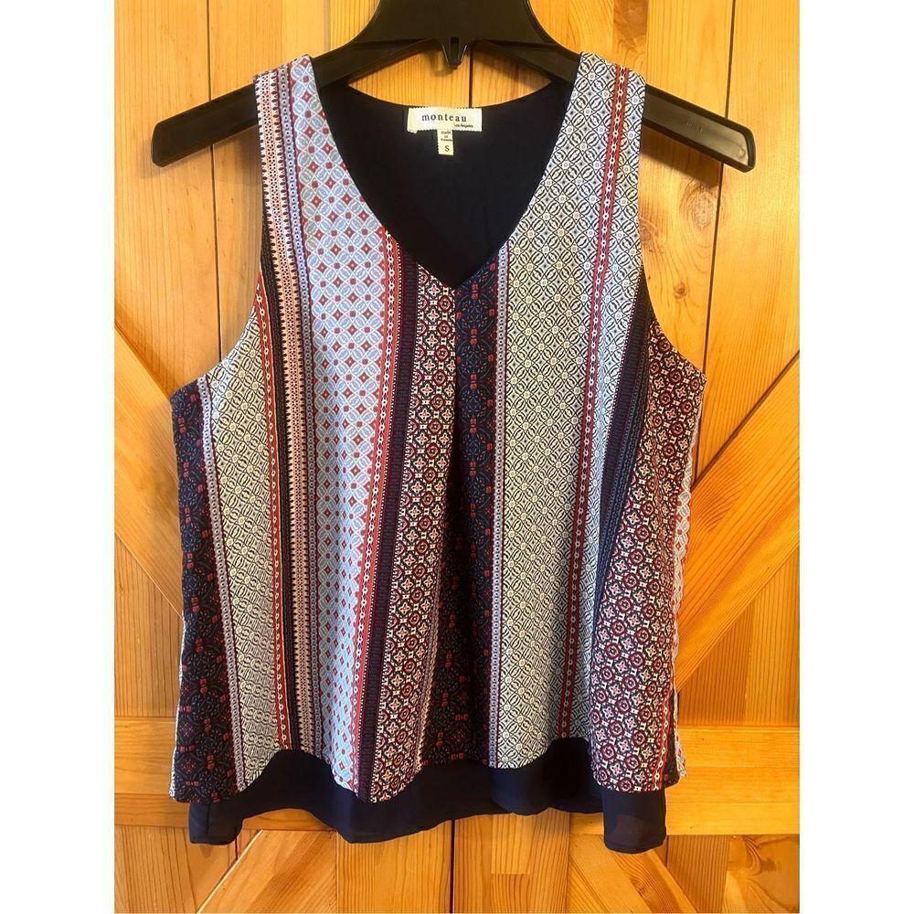 Monteau sleeveless Blouse size small ￼(1657)